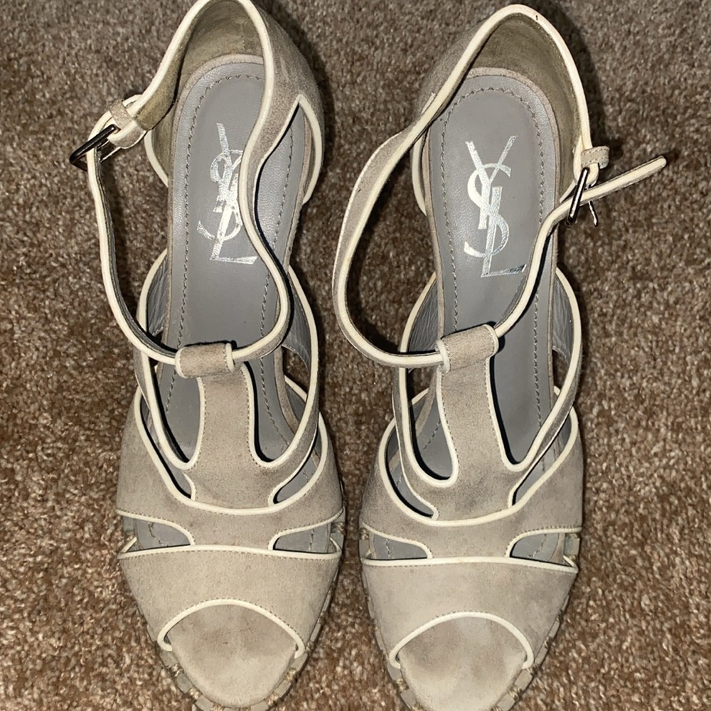 YSL | Gray Suede Sandals with T-Strap Design - Picture 5 of 11